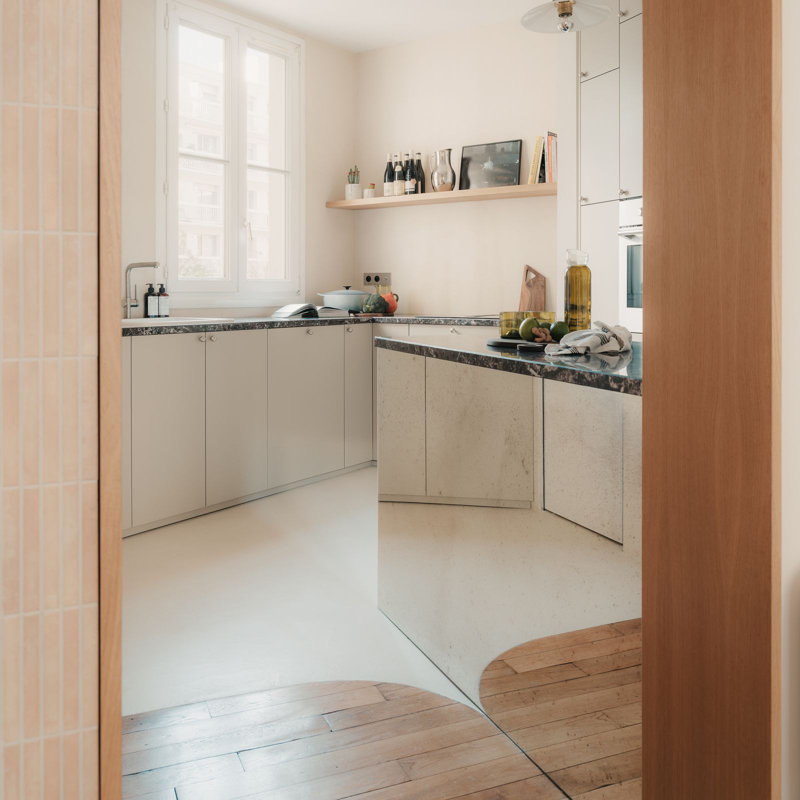 Verspiegelte Küchen: 6 Wohninspirationen für Licht und Weite – selbst in kleinen Wohnungen