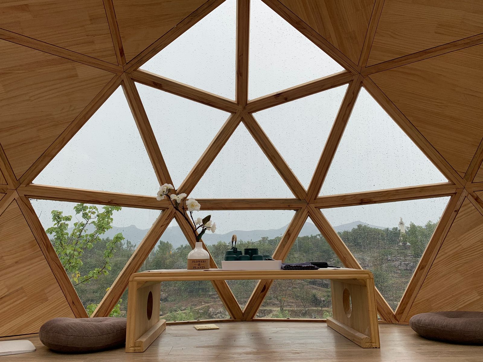 Fertighaus SpaceAgeStil Kapselhaus Capsule Castle Interior aus Massivholz