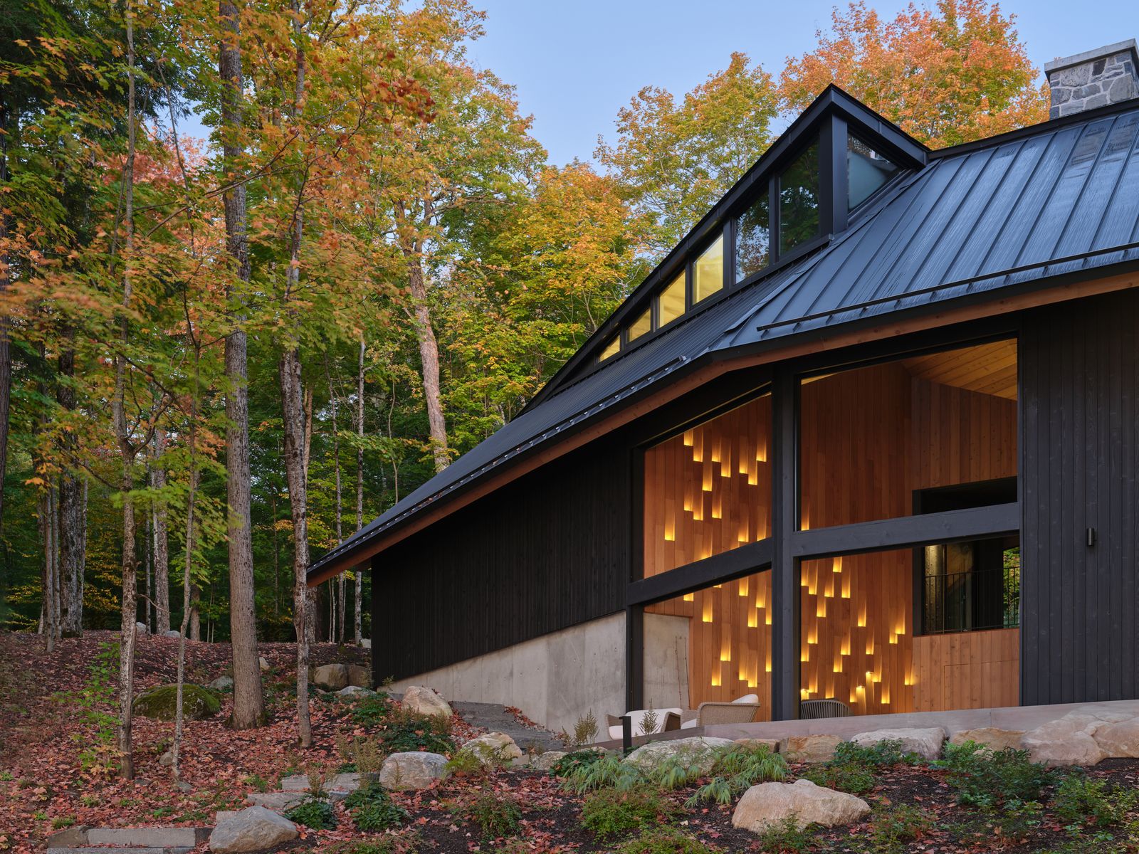 Muskoka Room von außen Wandbeleuchtung wie fliegende Glutstücke