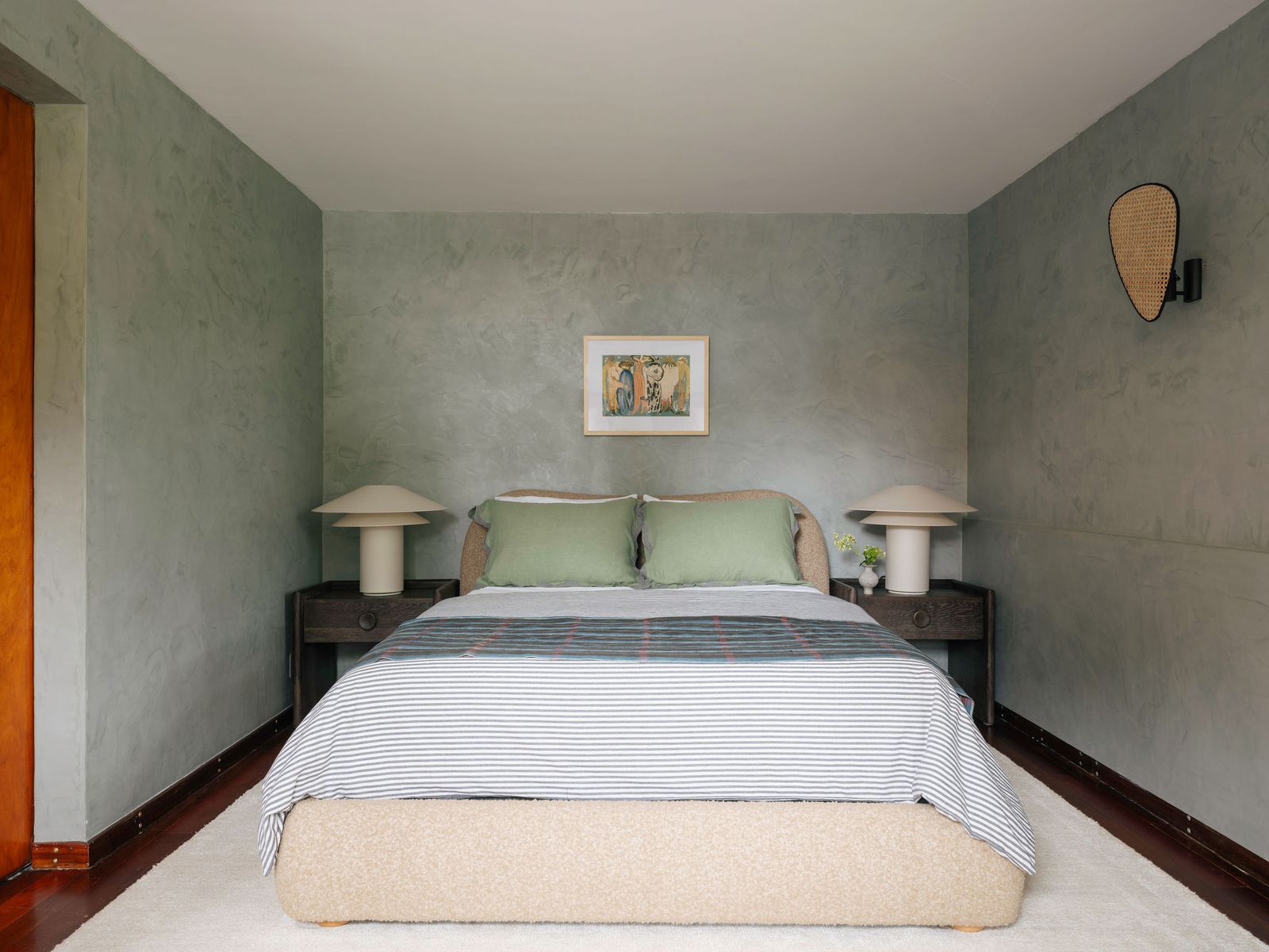 Renovierung Haus in Portugal Schlafzimmer in Mintgrün