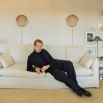 64 Quadratmeter für die immer wachsenden Bücherstapel: So lebt Decorator Sebastian Hoffmann in Berlin