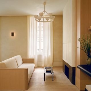 Luxuriöse Materialien, aber dezente Farben: So wurde diese Wohnung zu einem superschicken Kokon in Beige