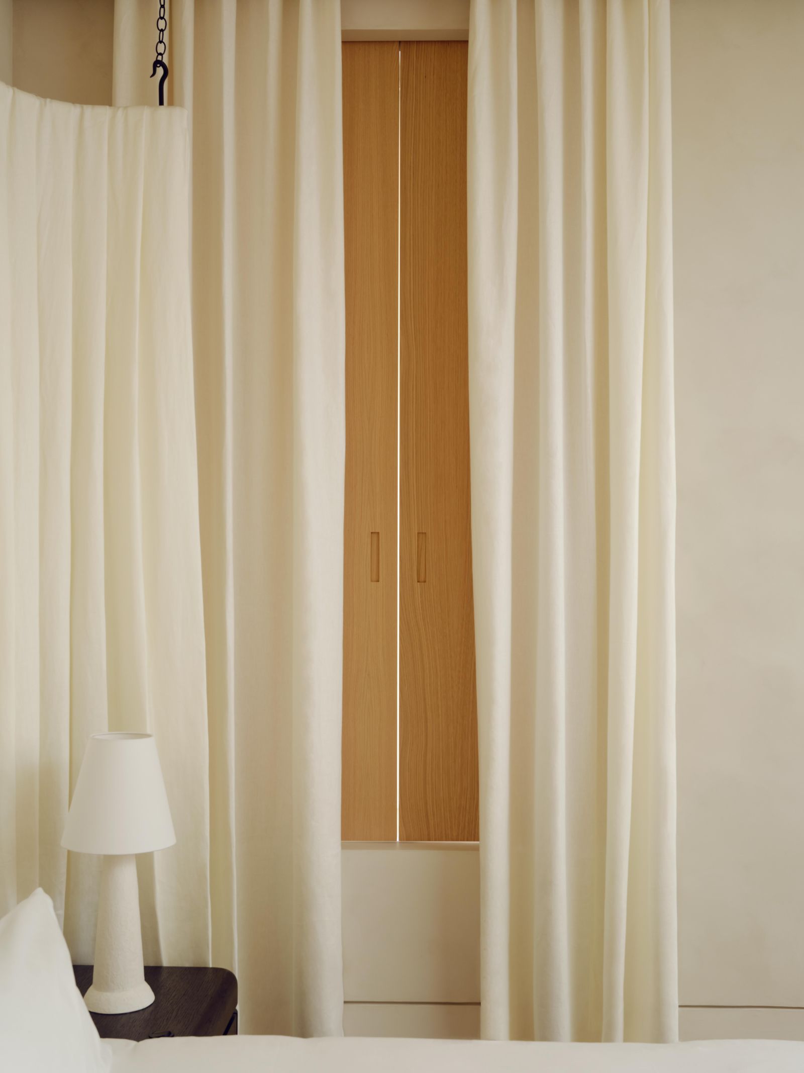 Renovierung in Paris Fenster mit Innenfensterläden aus Holz