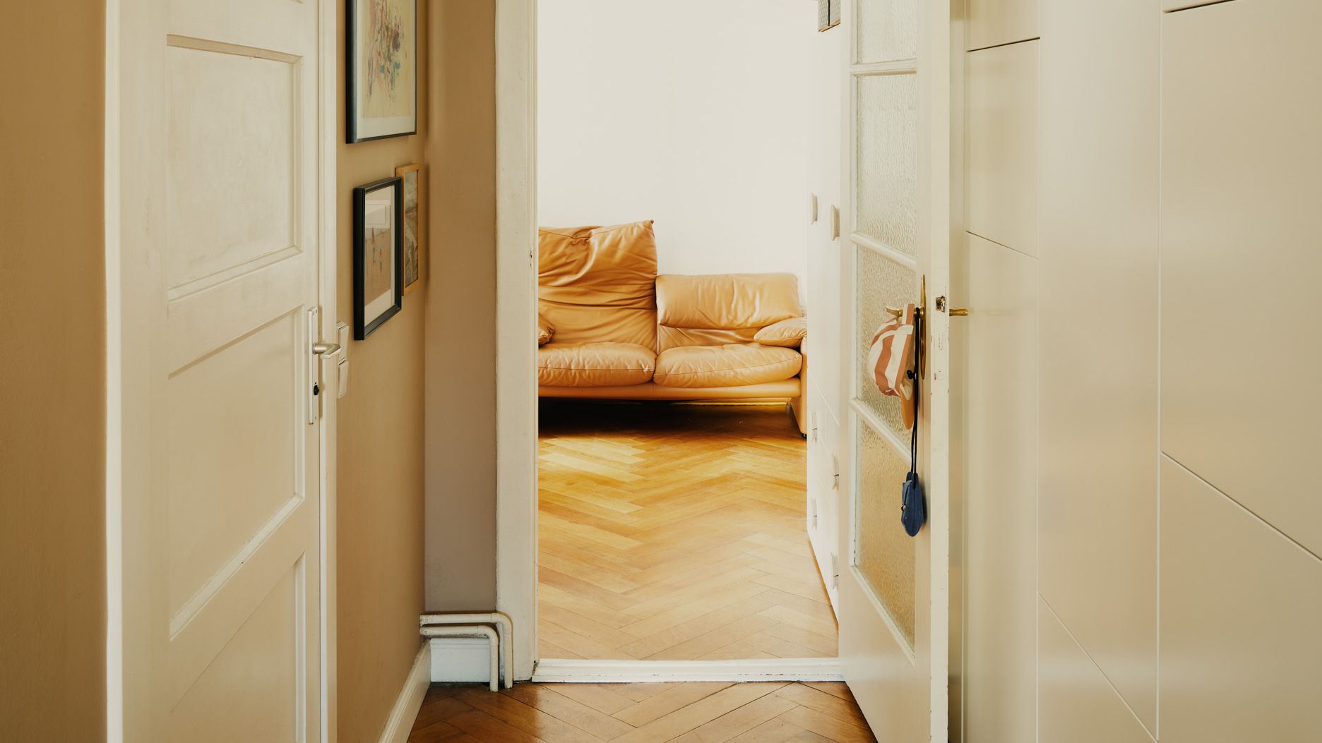 Flur gestalten Tipps und Tricks Ideen Inspiration schmaler Flur hell