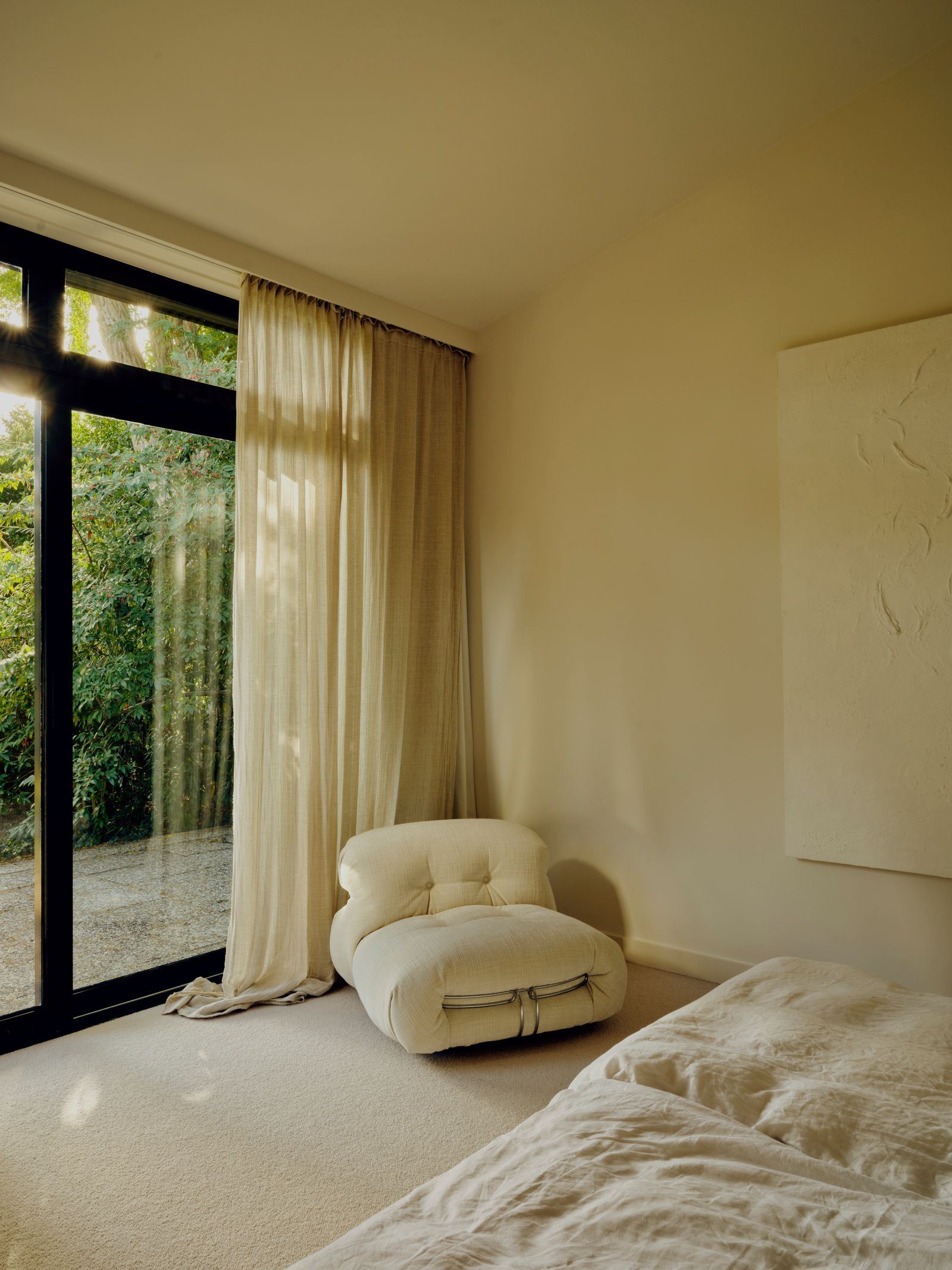 Schlafzimmer ebenerdig helle Gardinen Caparol Icons Wandfarbe