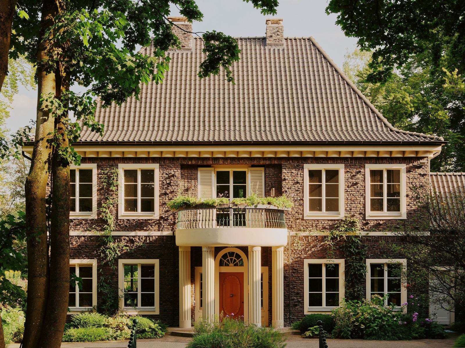 Gisbert Pöppler verhalf dieser Villa aus den 1920er-Jahren mit knalligen Farben zu neuem Glanz