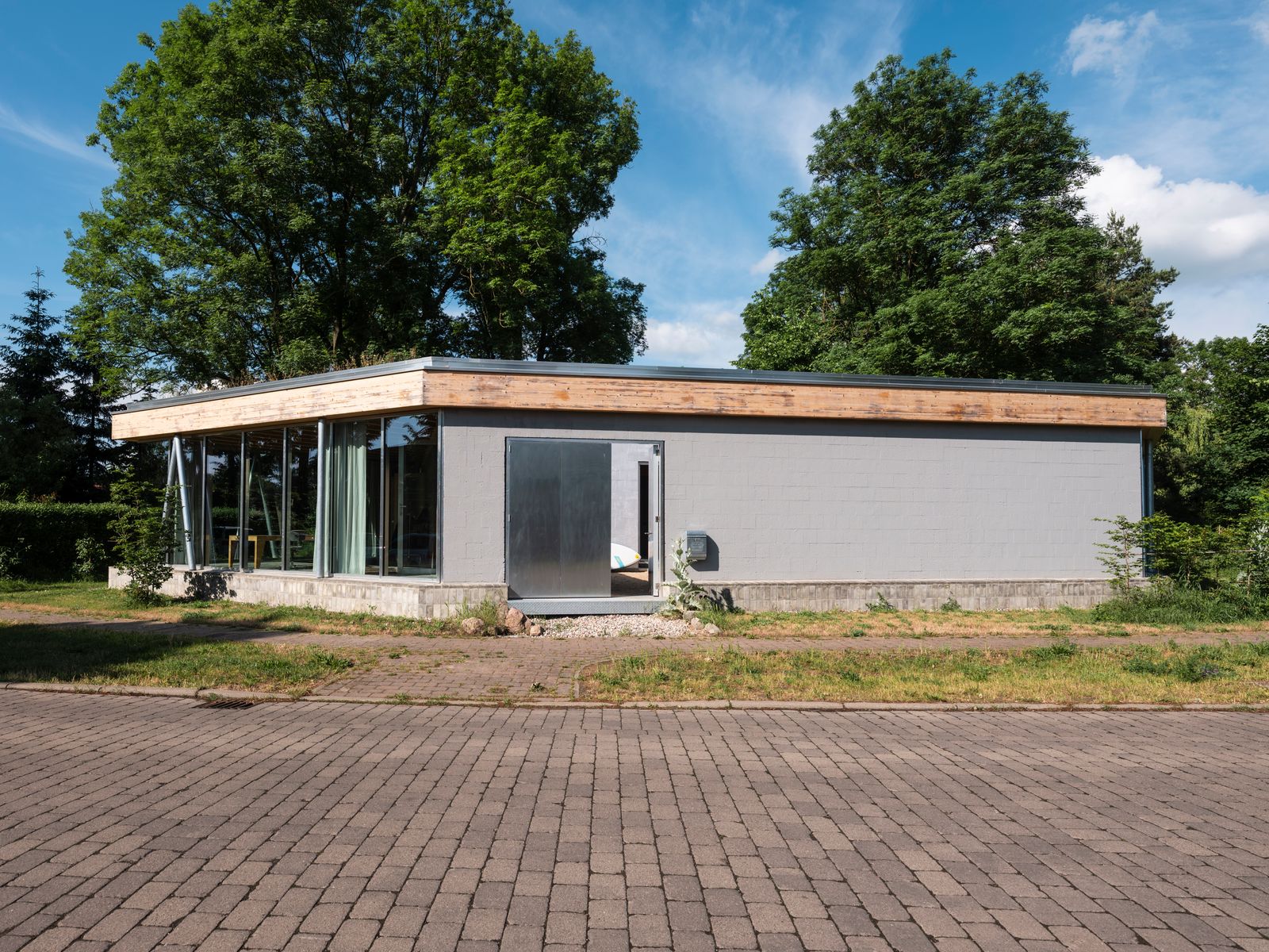 Umgebauter DDRquotKonsumquot Haus am Neurupiner See.