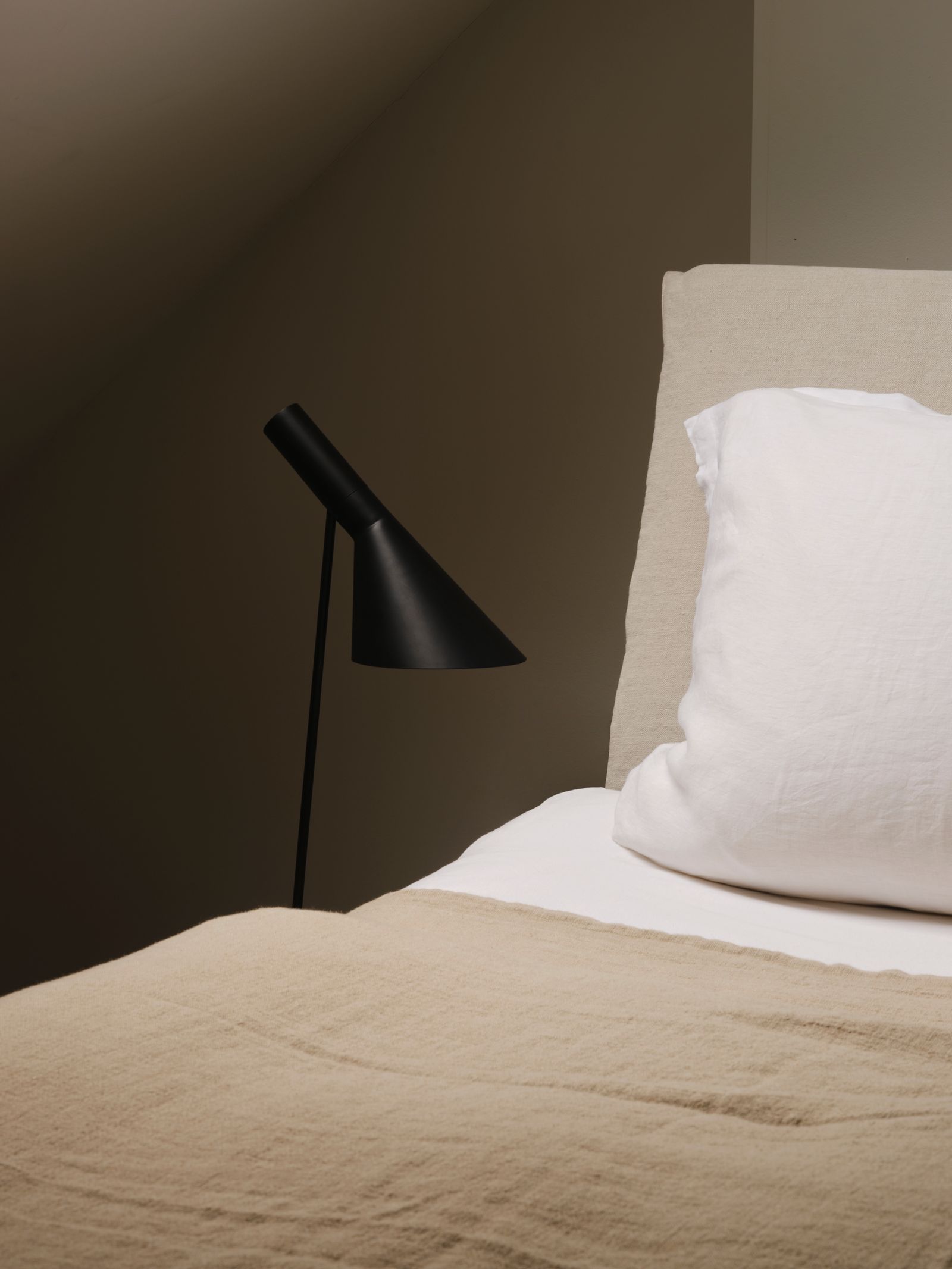 Bett mit Leseleuchte