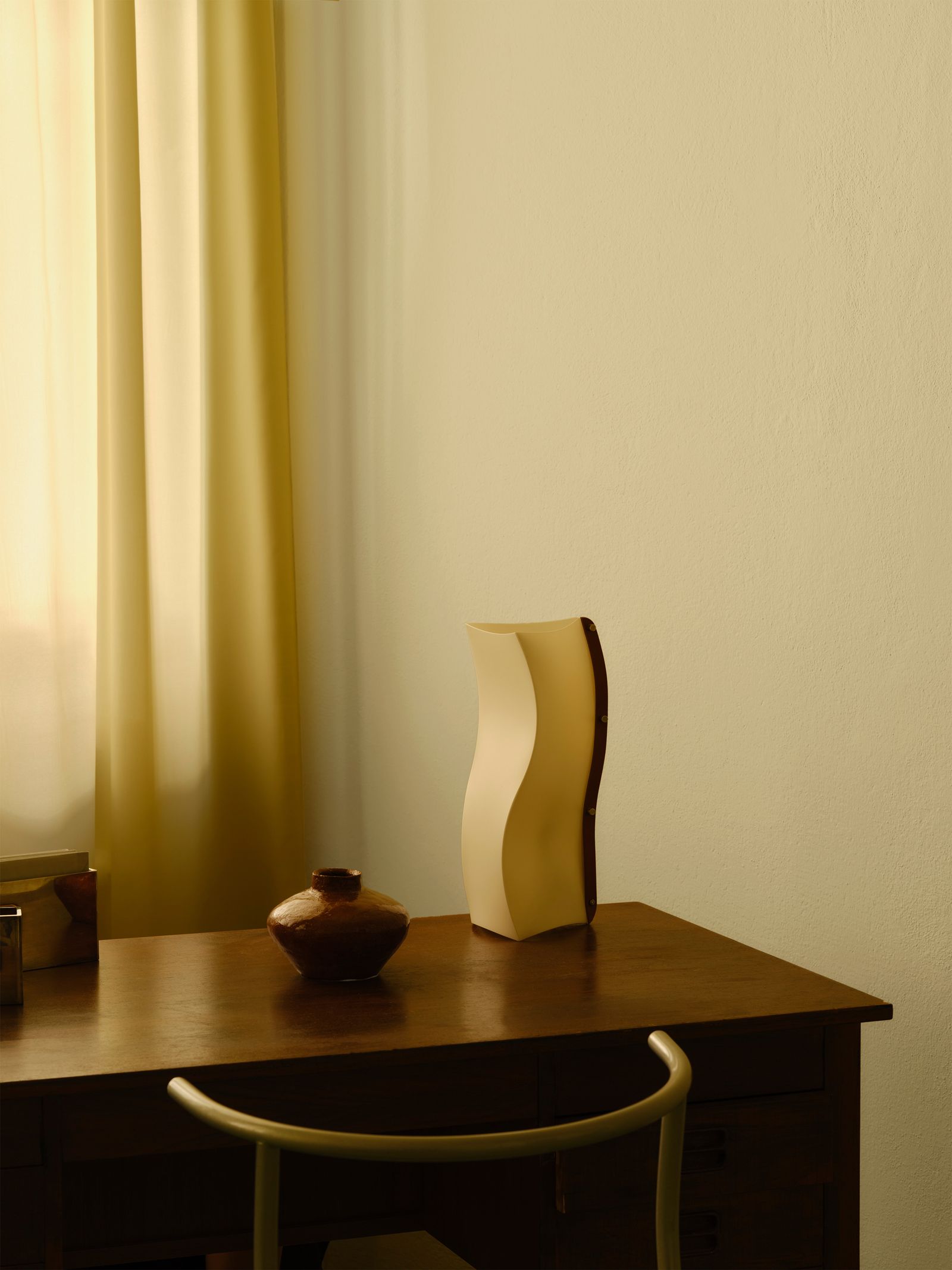 Schreibtisch mit SlampLeuchte