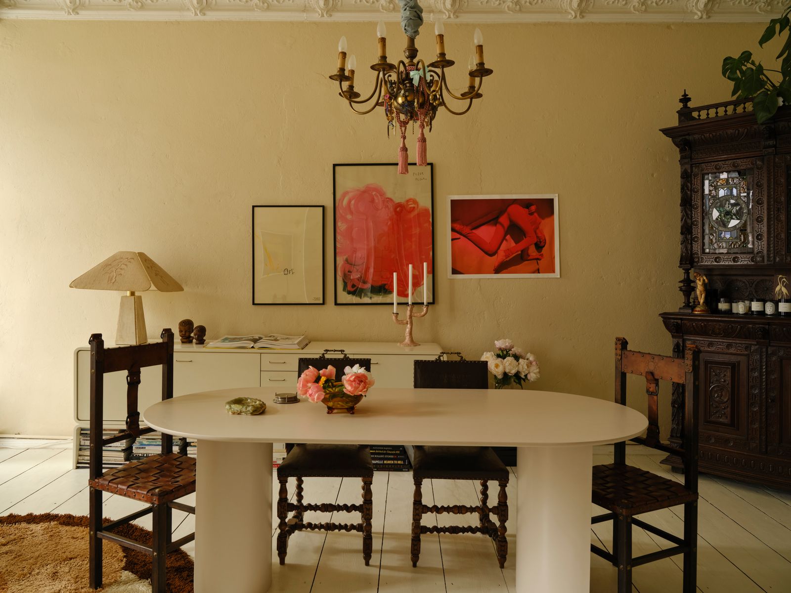 Diese Wohnungen zeigen: So stylish kann man sich mit Vintage-Möbeln von Kleinanzeigen, Flohmärkten & Co. einrichten