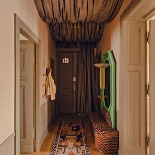 Deckengestaltung clever gedacht! Die besten Ideen für große Effekte – von Farbe über Stoff bis zur Zierleiste