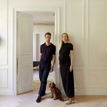 Stuckträume in Pudertönen: So aufwendig und liebevoll renovierte Adele Helmers ihre Altbauwohnung in Prenzlauer Berg