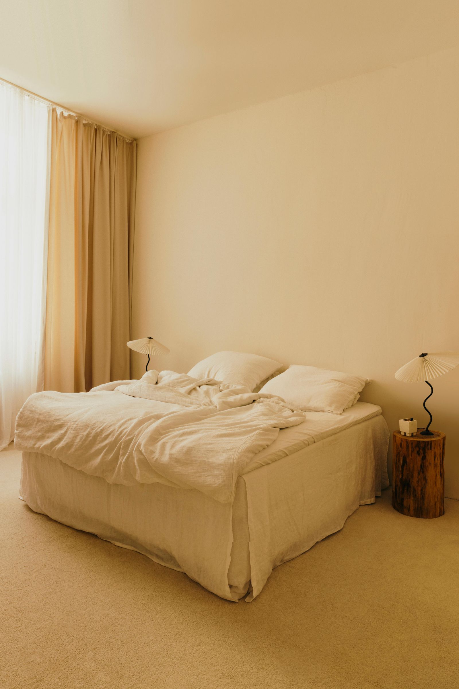 „Unser Schlafzimmer ist sehr asketisch“ sagt Gisa Golpira. Sie genießt die Reduktion.