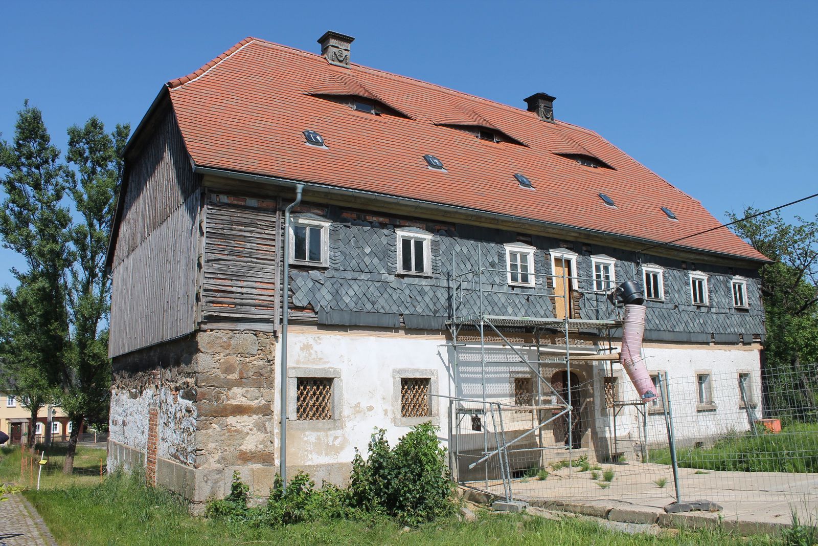 Wie viel Phantasie braucht es um den Umbau eines solchen Baudenkmals zu beginnen Das Faktorenhaus vor der Renovierung.
