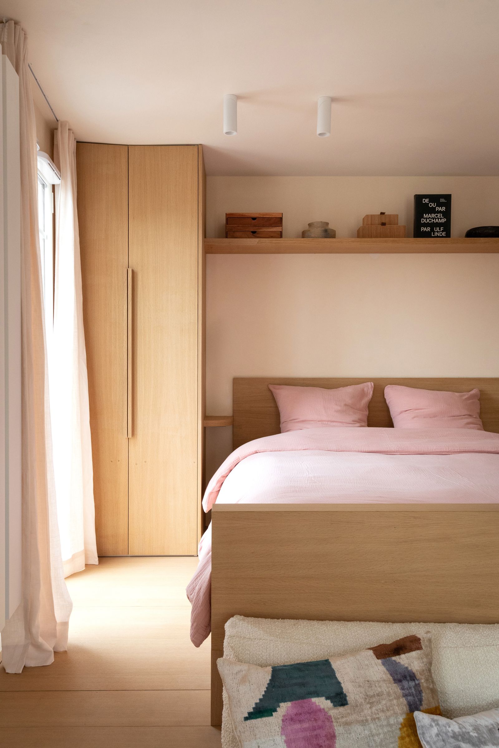 Renovierung kleine Wohnung in Paris Schlafbereich Empore