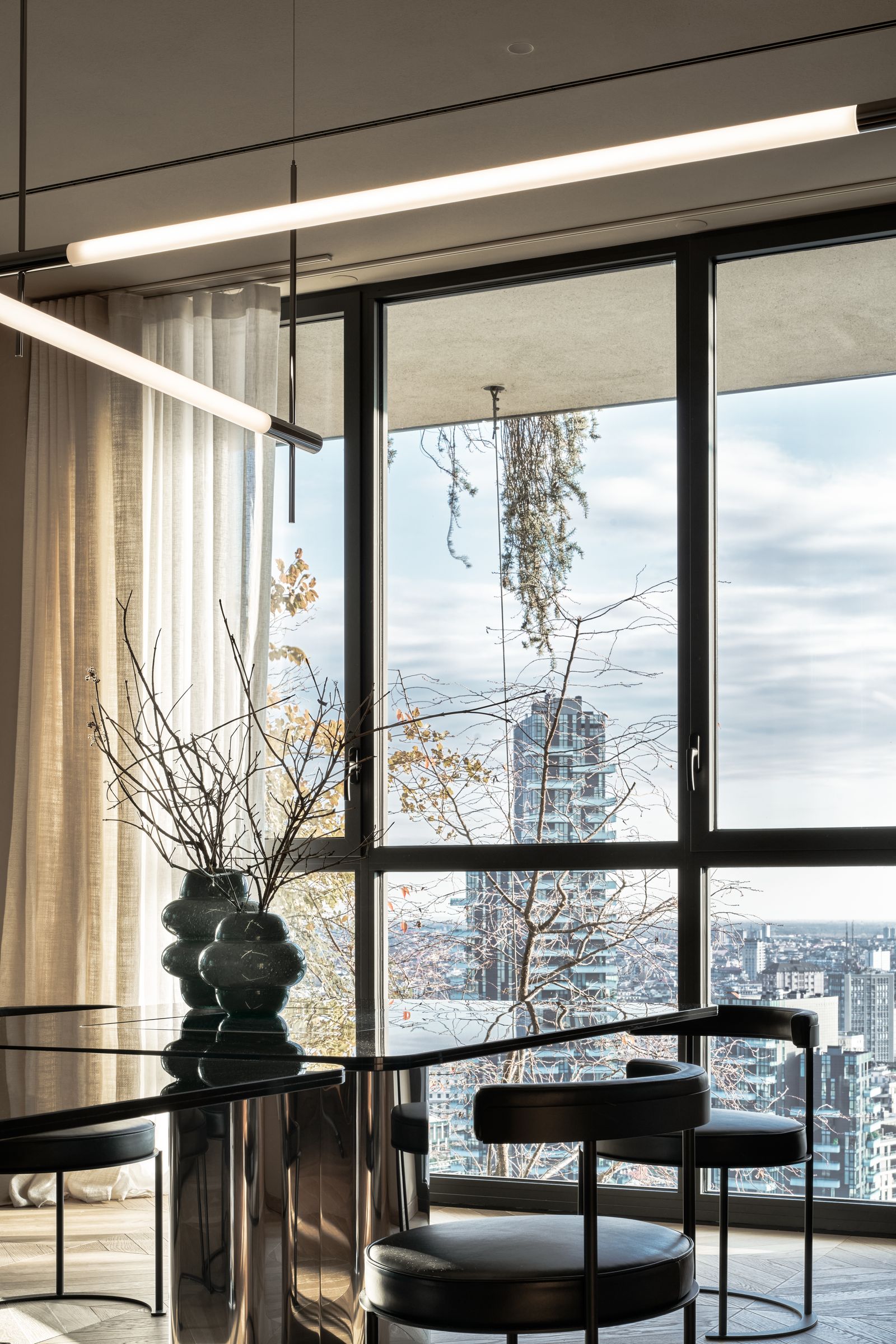 Blick aus einem Essbereich im Bosco Verticale Mailand