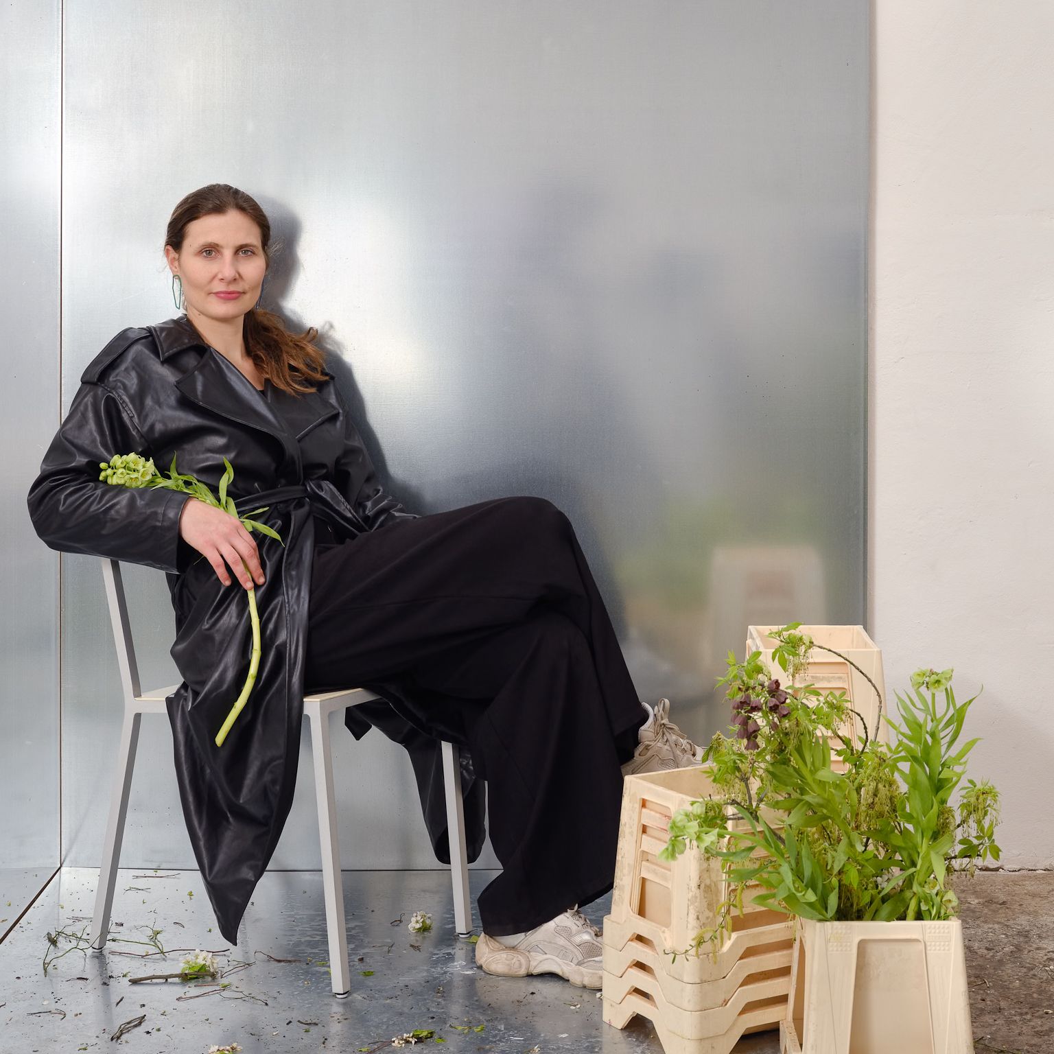 Wenn Mohnblumen aus Regalen sprießen: Die Flower Artistin Carolin Ruggaber im Interview