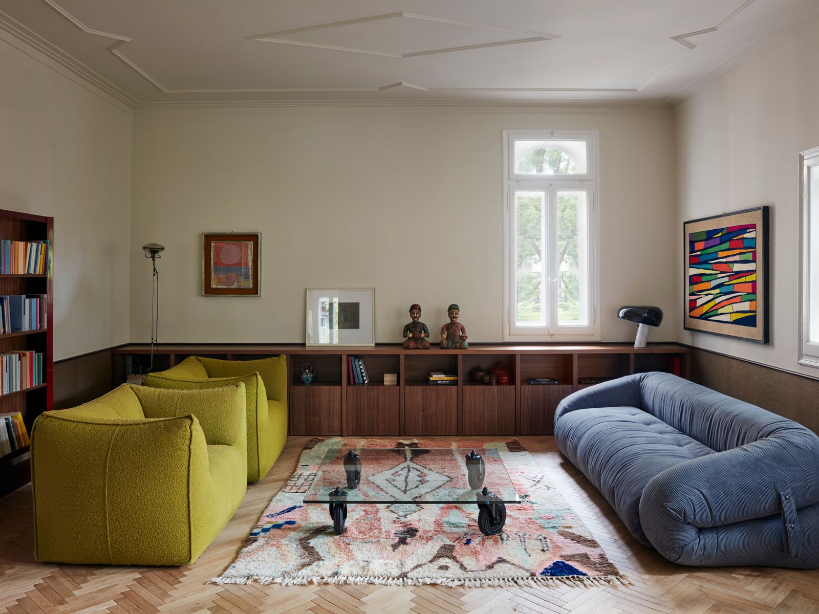 Die Renovierung dieser Altbauwohnung in Bozen vereint historisches Flair mit zeitgenössischer Frische