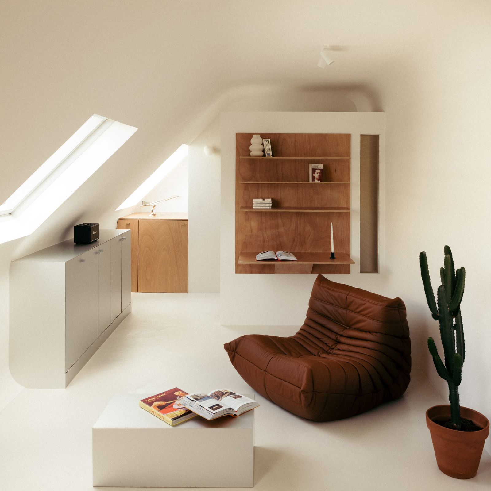 Smarte Renovierung: Mit diesen raffinierten Tricks entstand auf nur 25 Quadratmeter eine lichtdurchflutete Dachgeschosswohnung in Paris