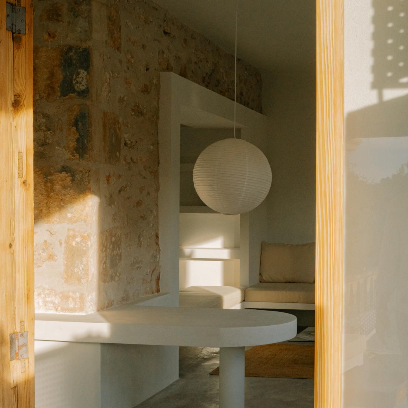 Clevere Renovierung: Mit durchdachten Handgriffen wurde diese 45-Quadratmeter-Strandwohnung praktisch und gemütlich