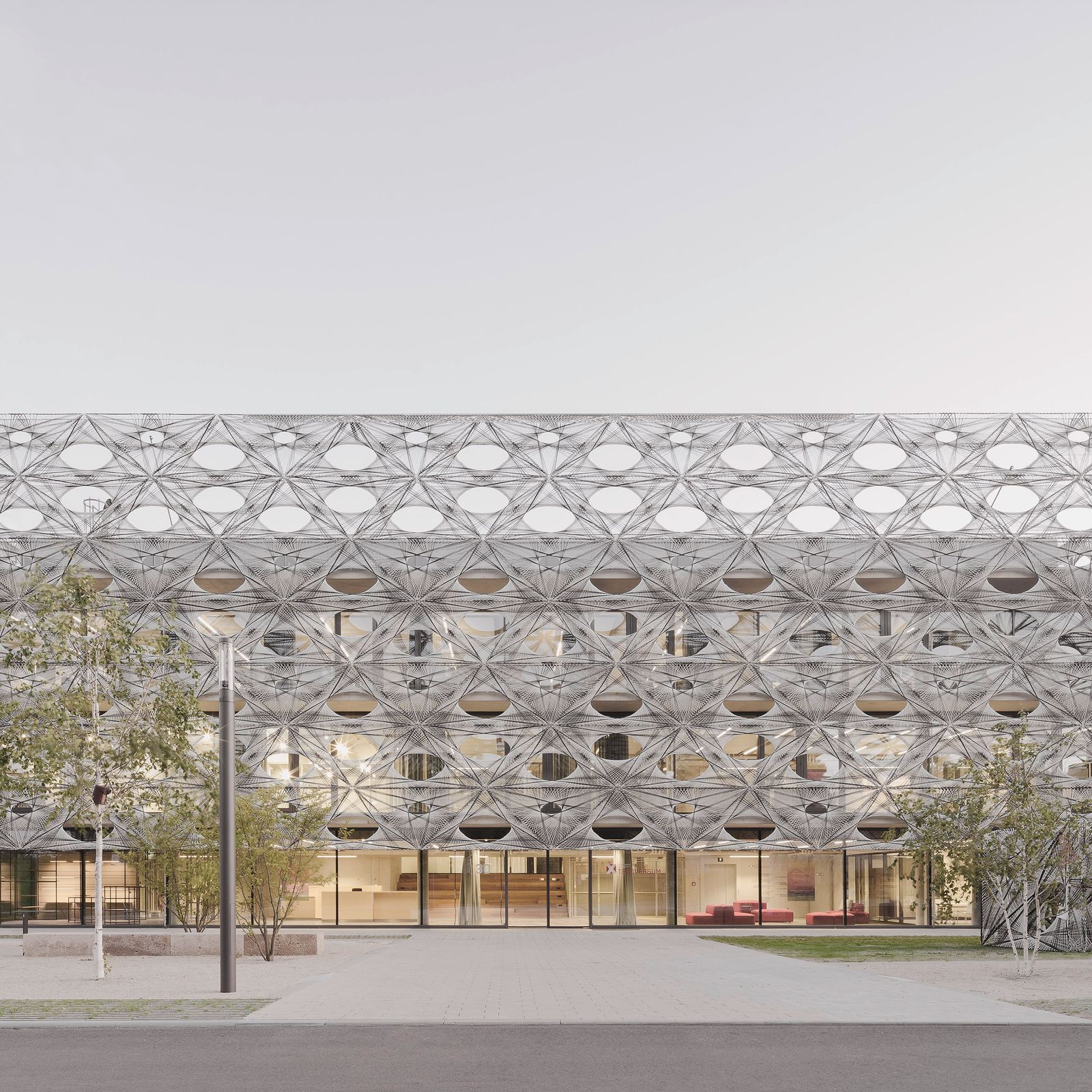 Hauchdünne Wände und schwebend-leichte Strukturen: Warum gute Architektur mit wenig Material auskommt