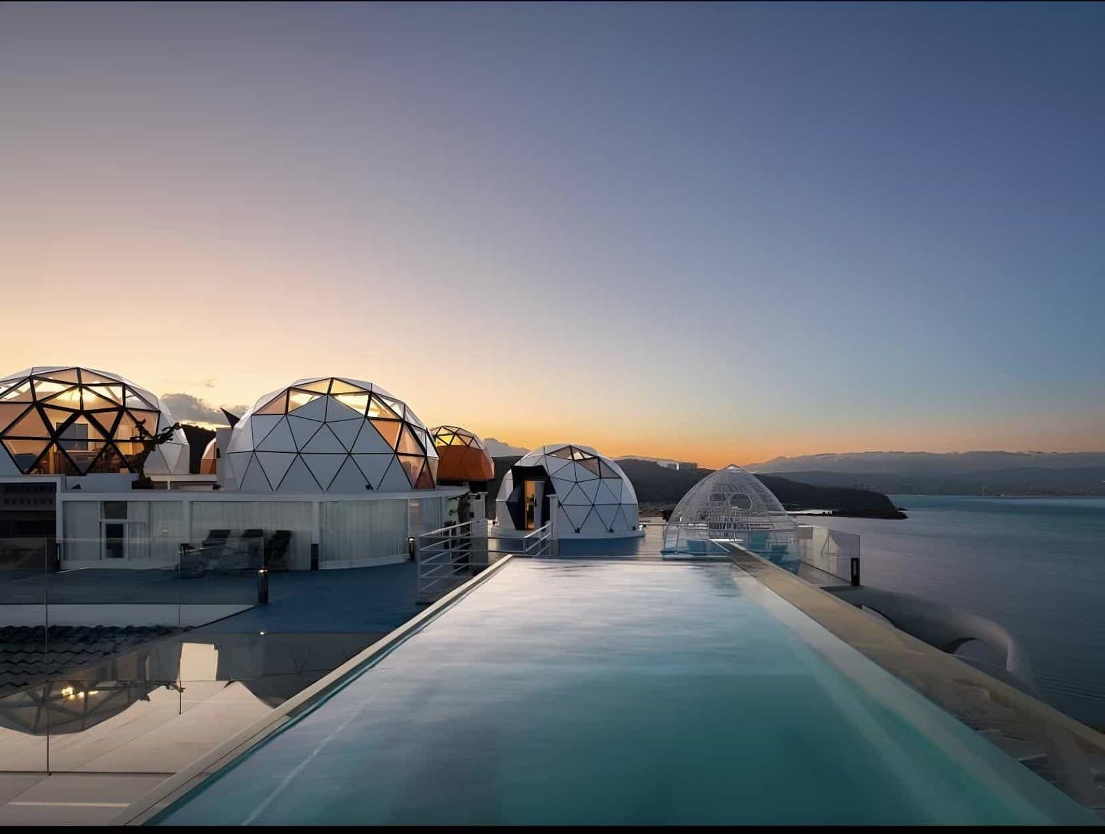 Fertighaus SpaceAgeStil Kapselhaus Capsule Castle Außenansichten