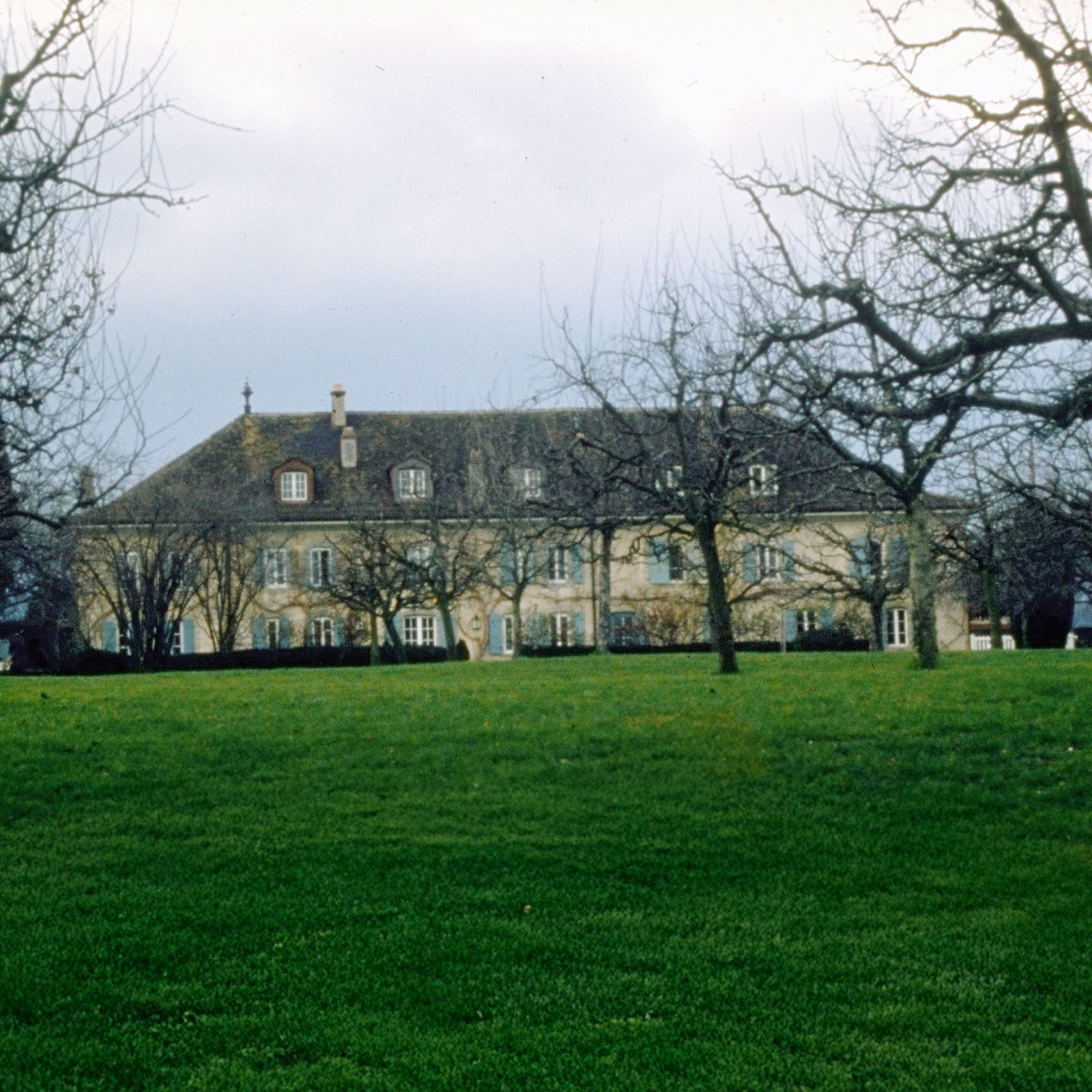 Wohnen wie Audrey Hepburn! Die Schweizer Villa der Hollywood-Ikone steht jetzt zum Verkauf &#8211; für über 20 Millionen Dollar