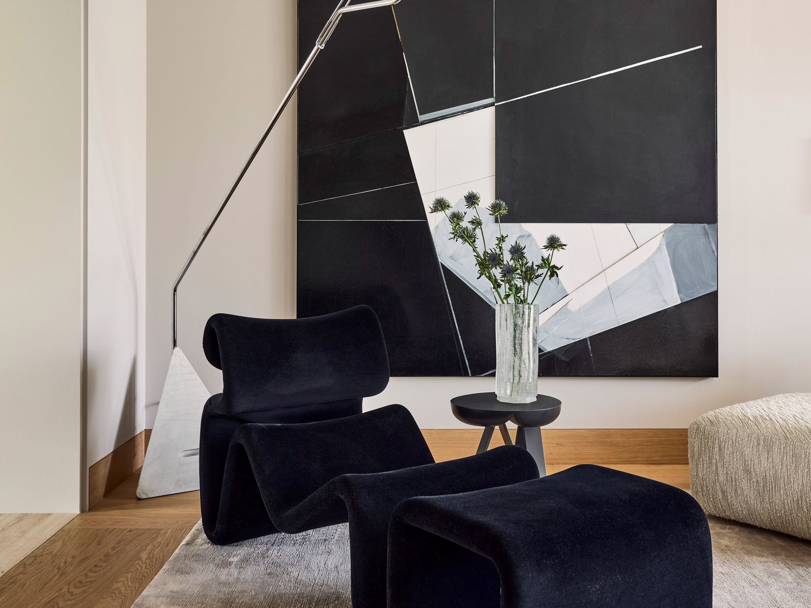 Robert Stephan und Davide Rizzo schufen für diese Berliner Neubauwohnung einen aufregenden Epochen- und Materialmix