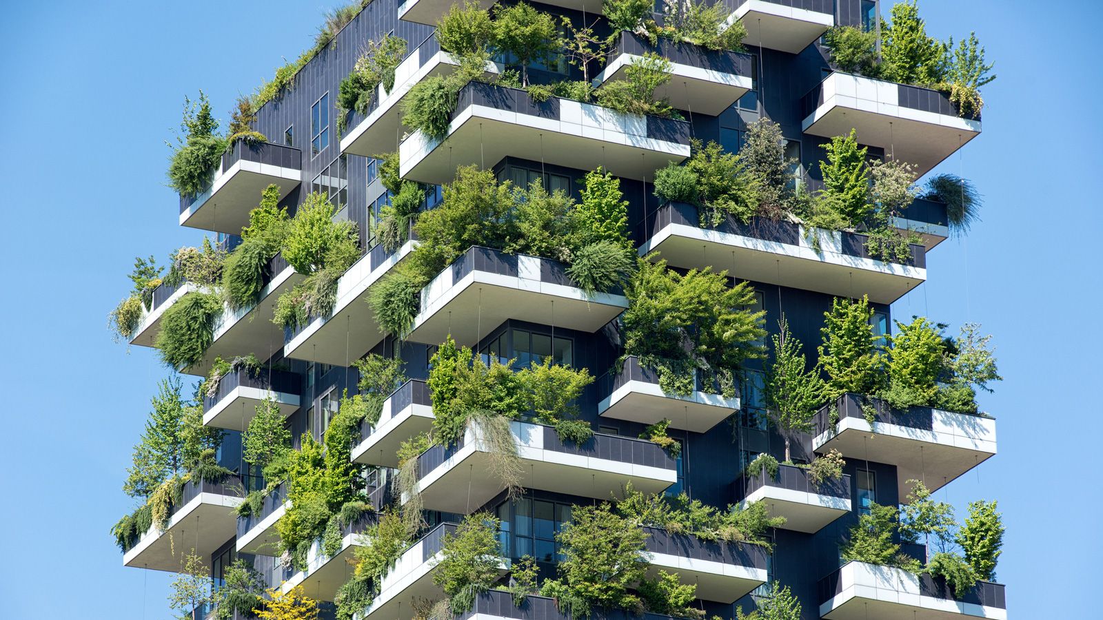 Begrünte Fassade des Hochhauses Bosco Verticale in Mailand