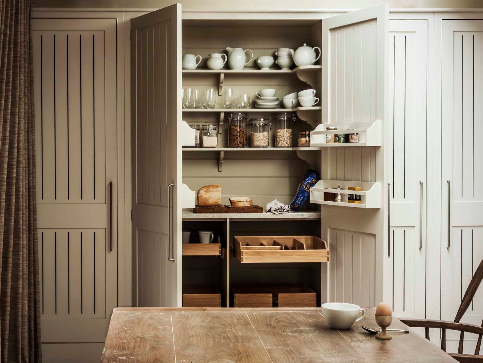 Plain English Vorratsschrank