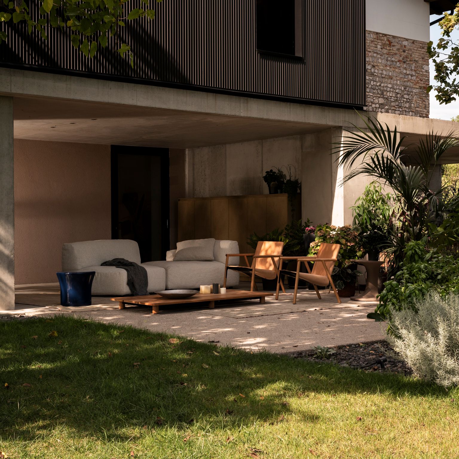 Brutalismus trifft Tradition: So wurde ein Pfarrhaus aus dem 19. Jahrhundert zur hochmodernen, offenen Villa