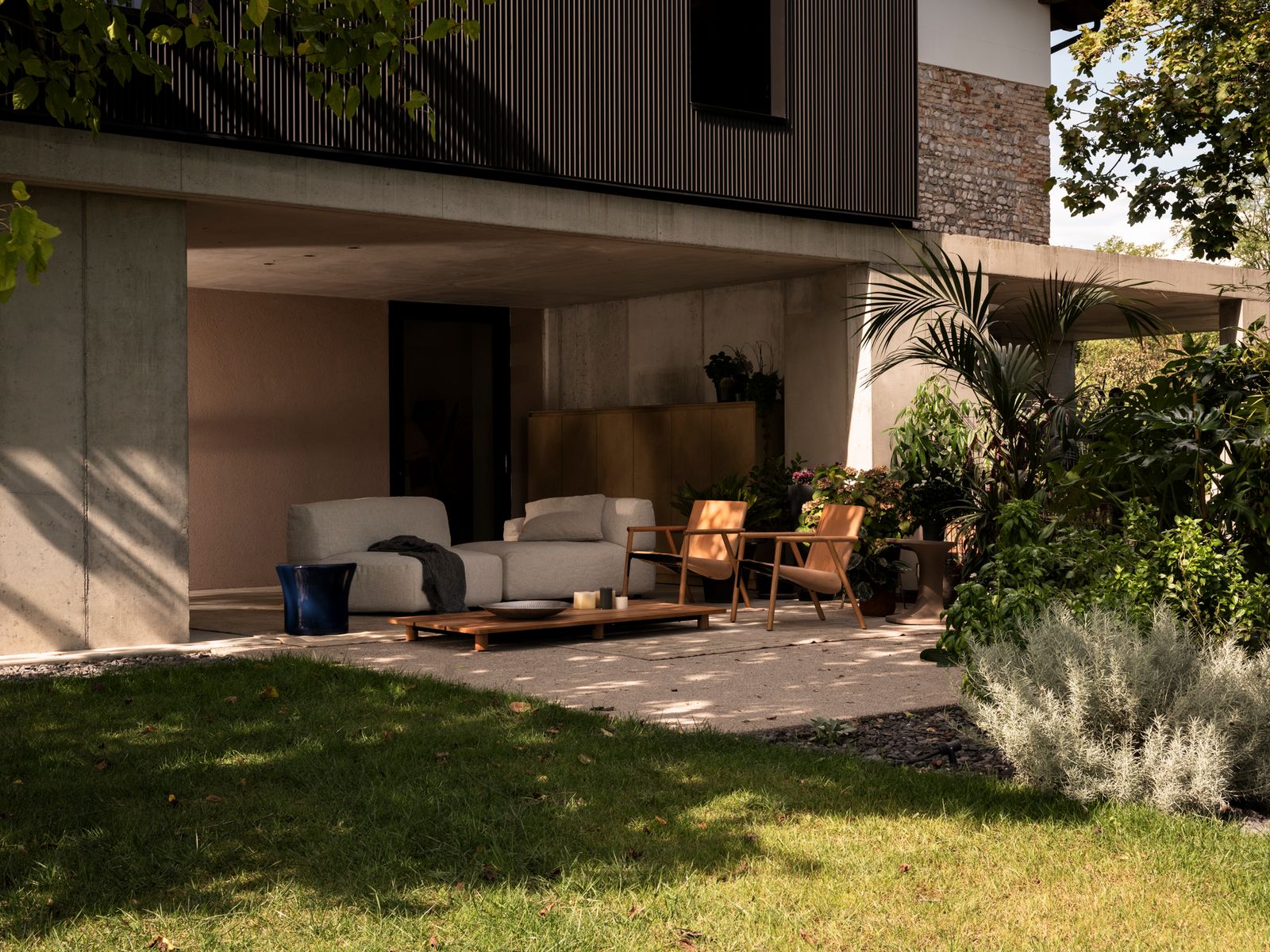 Brutalismus trifft Tradition: So wurde ein Pfarrhaus aus dem 19. Jahrhundert zur hochmodernen, offenen Villa