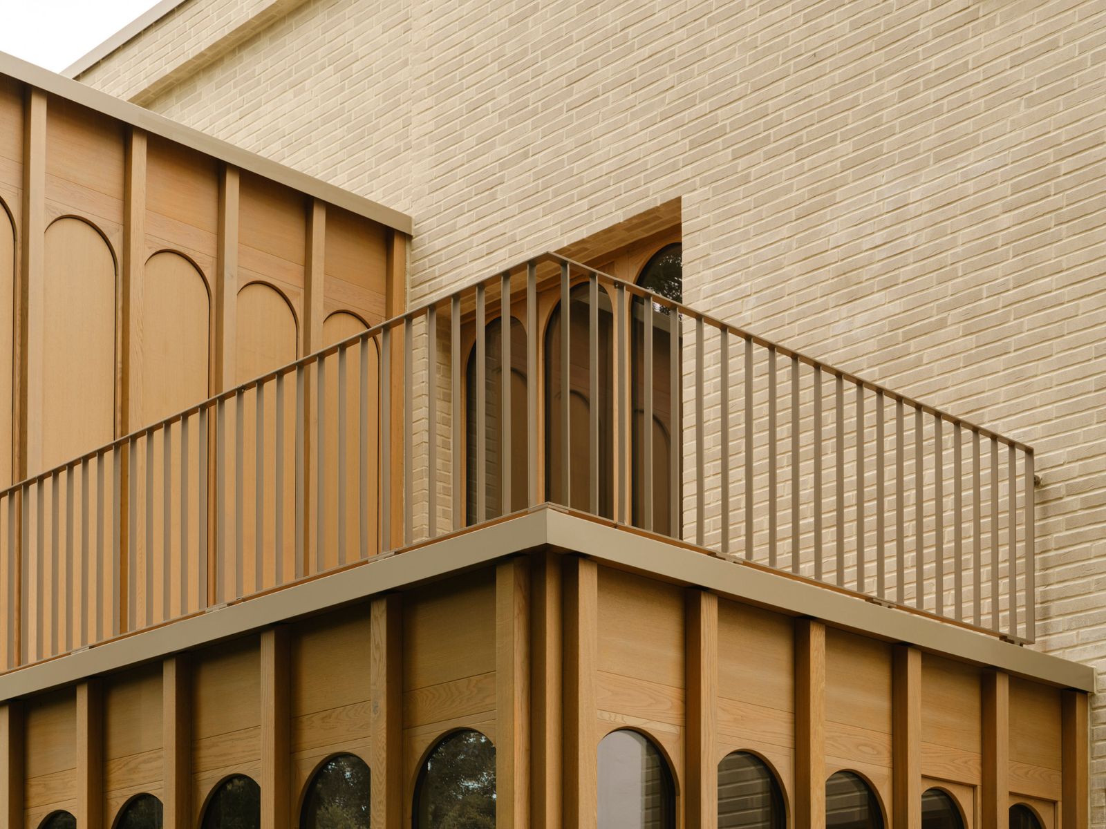 Das Architektinnen-Duo Nidus erfindet in Düsseldorf das Doppelhaus neu &#8211; mit historischen Formelementen