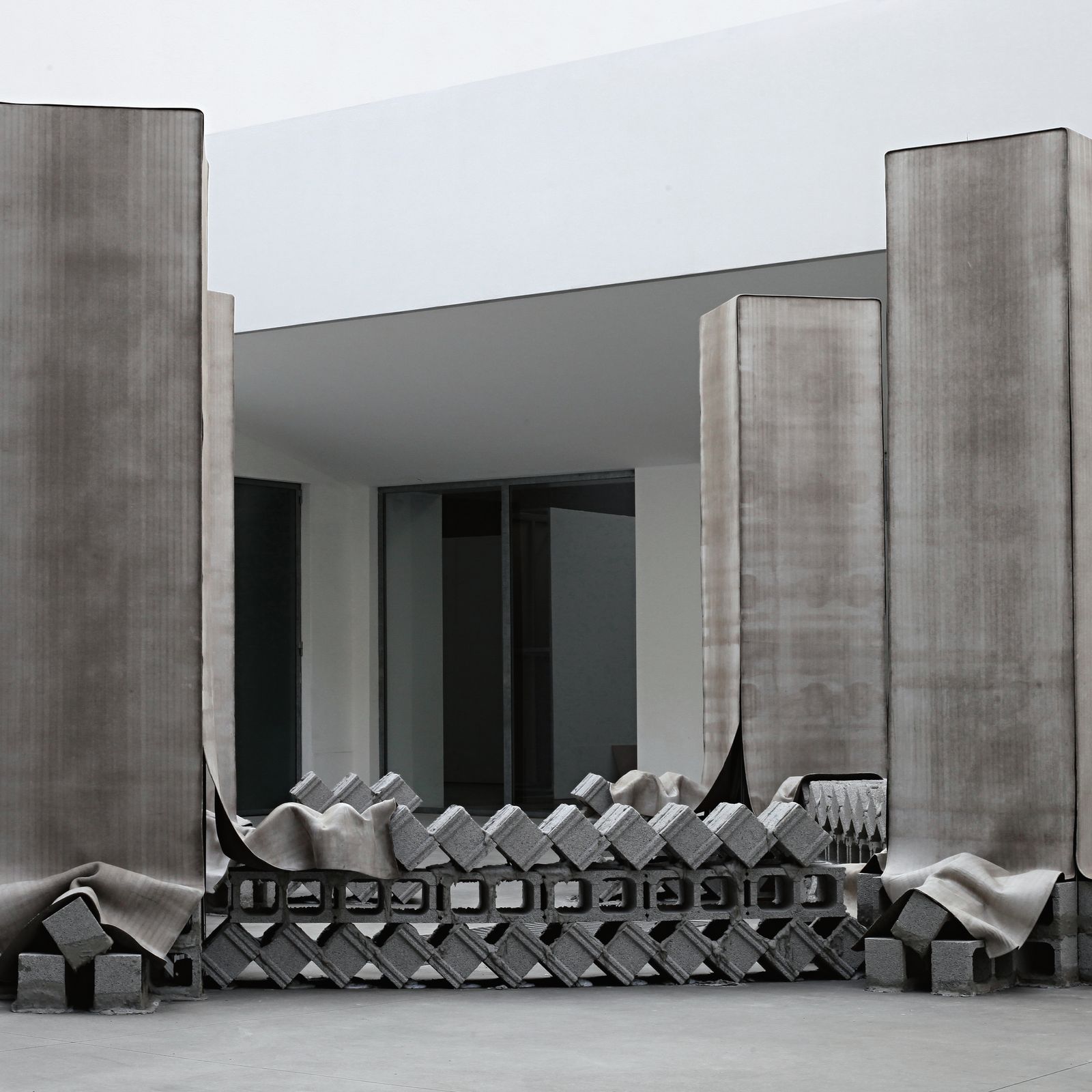 Neue, radikale Talente: Diese 7 aufstrebenden Designer:innen sollten sie kennen