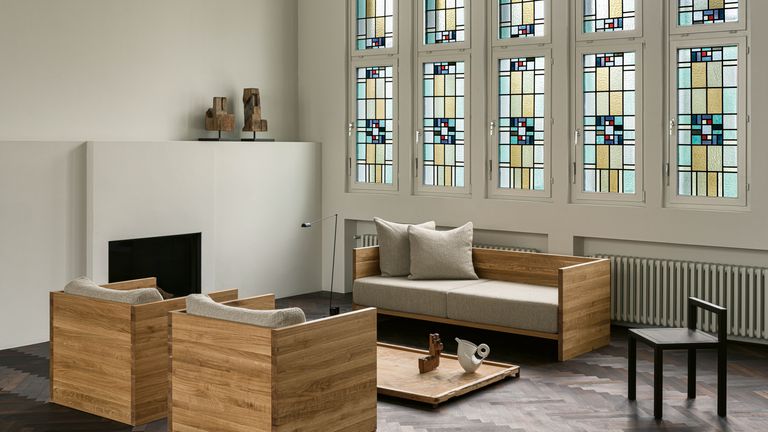 Eine Kirche wird zu einem stylischen Wohnhaus: Wie man sakrale Originaldetails mit Designs aus dem Heute verzahnt