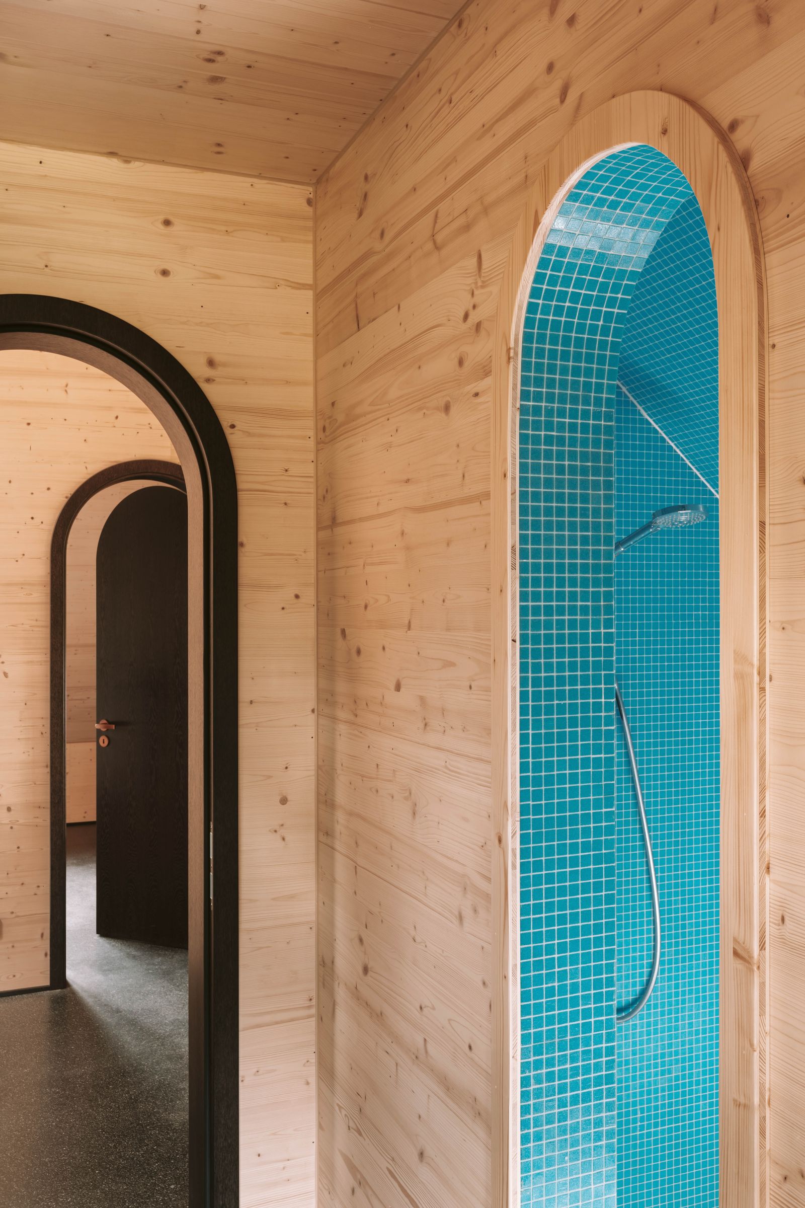 Die Farbe der Mosaikfliesen im Elternbad suchten die Töchter aus.