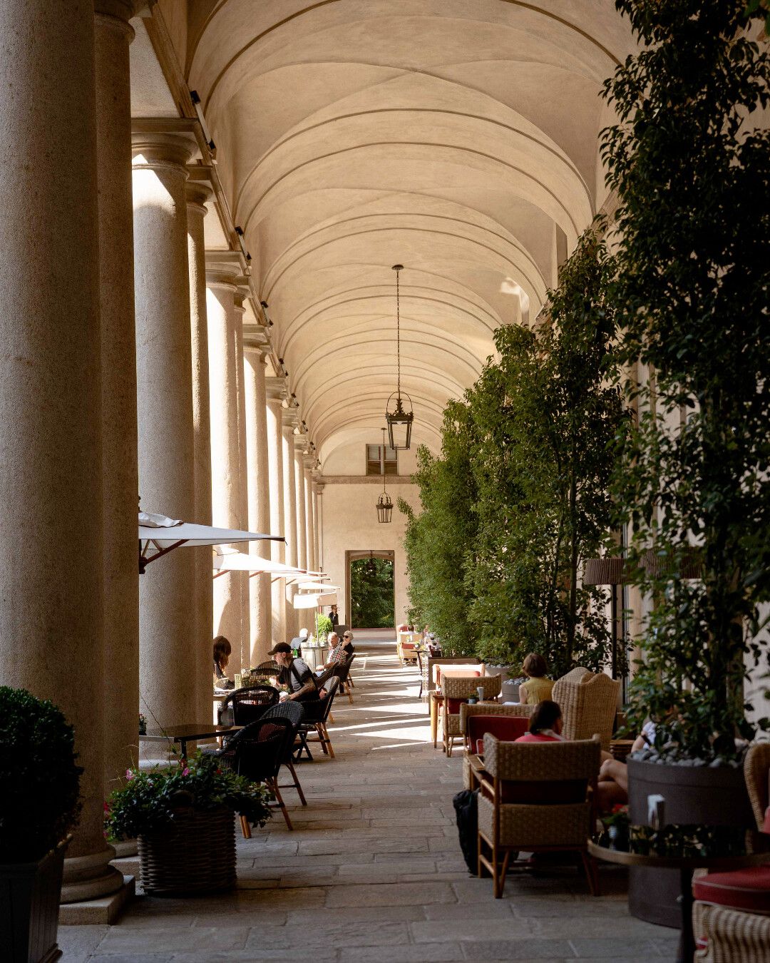 Der weitläufige Innenhof des Portrait Milano war kürzlich Schauplatz einer spektakulären Modenschau von Ferragamo.