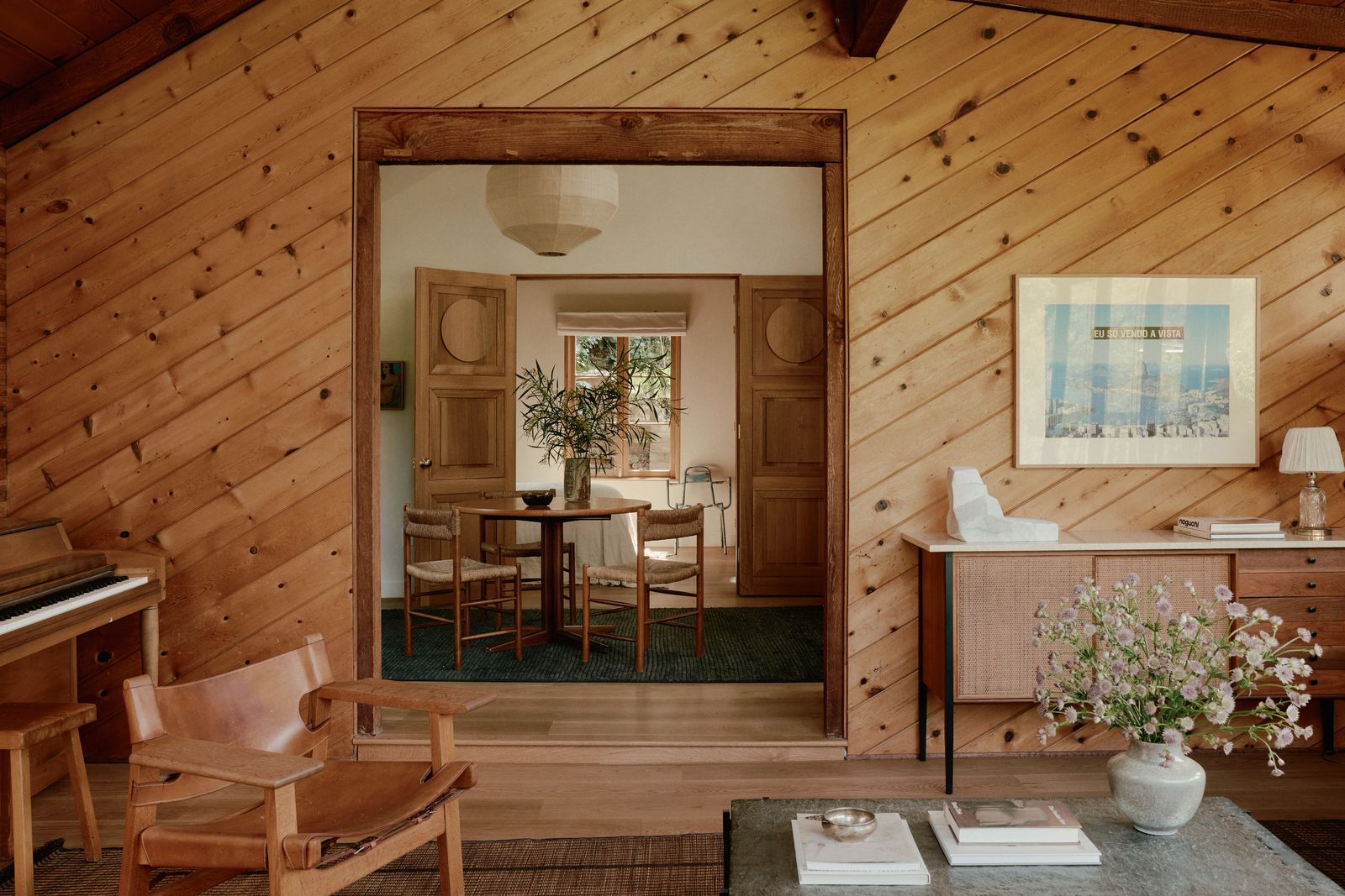 Renovierung FamilienHaus Wohnzimmer mit Blick in den Essbereich