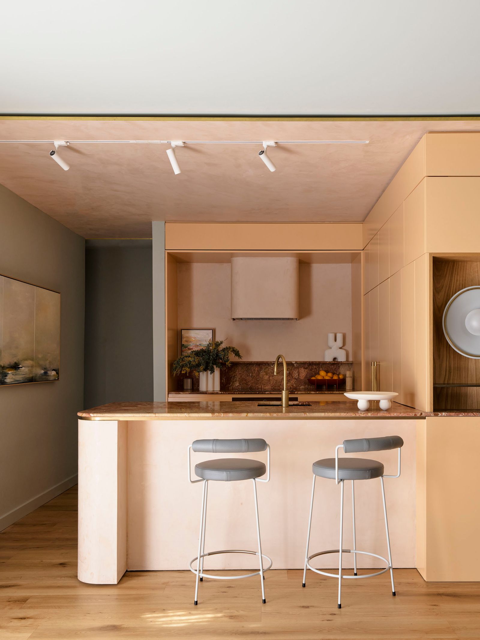 Familienküche mit Zeile und Insel in Sydney