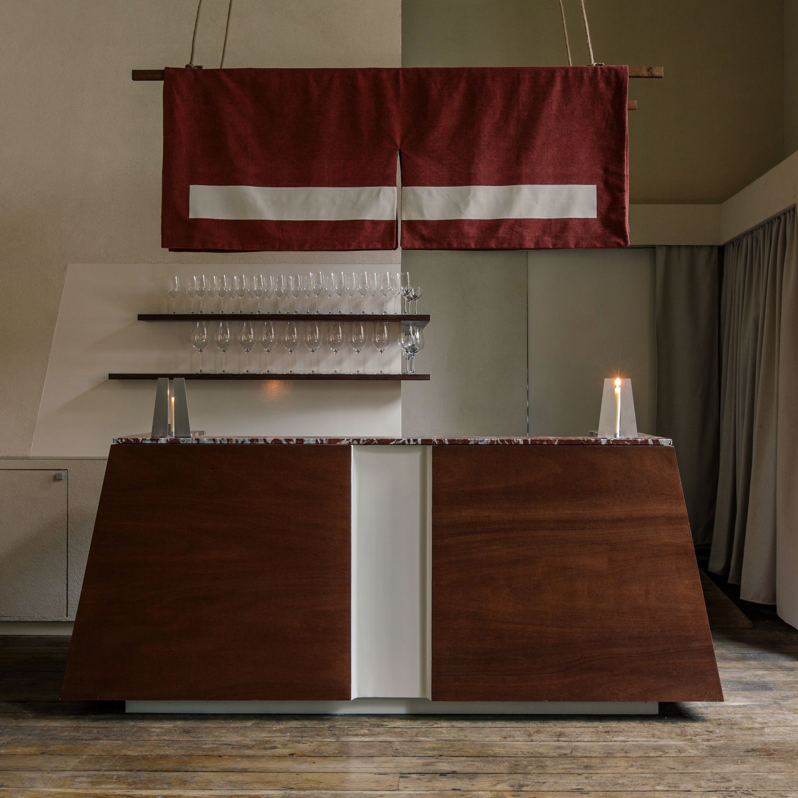 Kerzenschein statt LED-Licht, 41 Quadratmeter statt riesigem Saal: Willkommen im Corazón, dem neuen Geheimtipp im Herzen von Paris