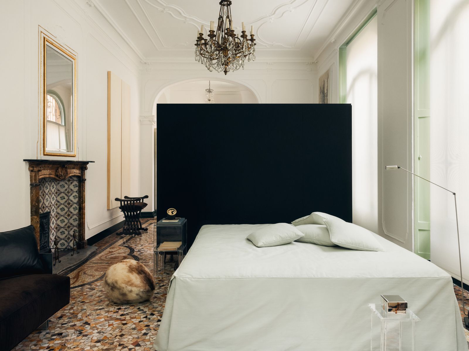 Umbau in Mailand: Vom Konferenzraum zum Pied-à-terre &#8211; in diesem Zuhause trifft Historismus auf Minimalismus