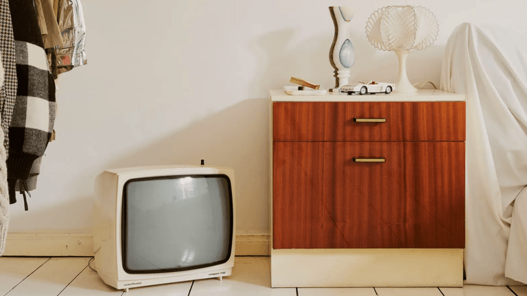 Großer Bildschirm, große Frage: Wohin mit dem Fernseher?