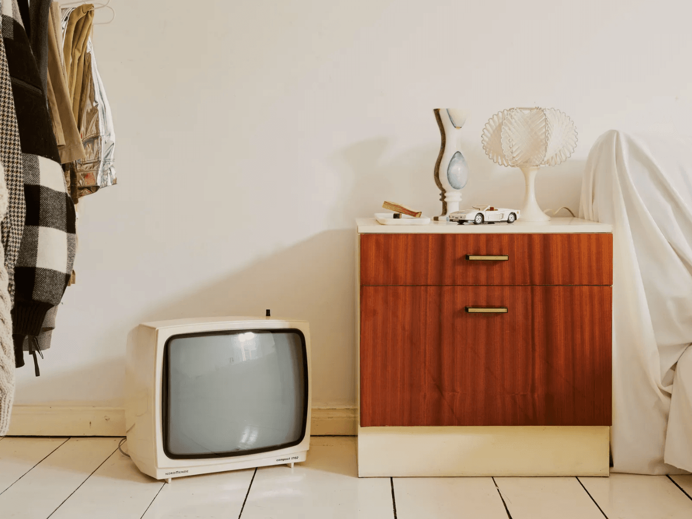 Großer Bildschirm, große Frage: Wohin mit dem Fernseher?